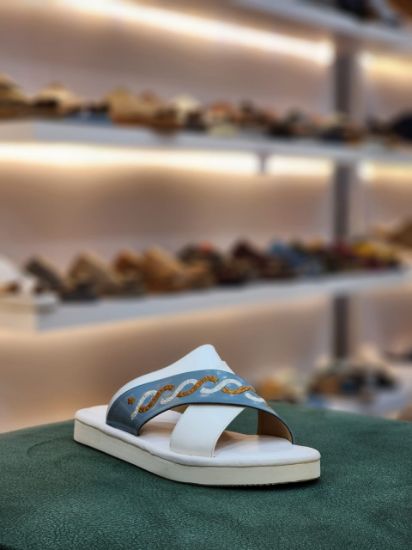 صورة شرقي اكس مطرز